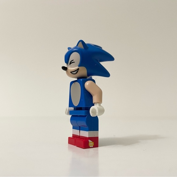 LEGO Sonic the Hedgehog Minifigure Wink - Picture 2 of 11